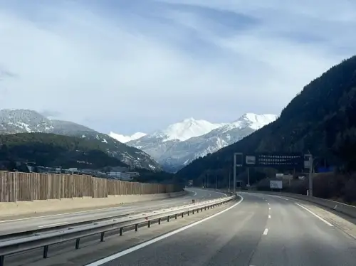 Click Here To Enlarge This Photo Of Hammonds Heads To The Snow
